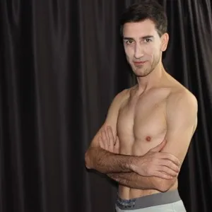 SkinnyPeter from livejasmin