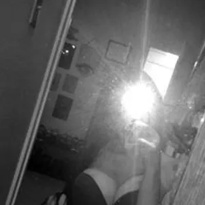 12Milana28 from bongacams