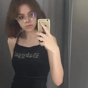 Ailiee-kiss from bongacams