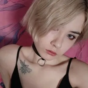 AliceKit18 from bongacams