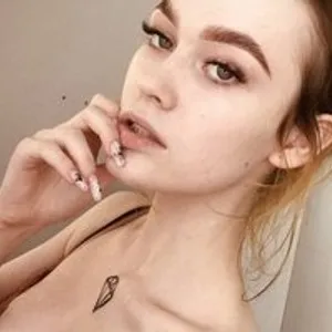 AlineDenis from bongacams