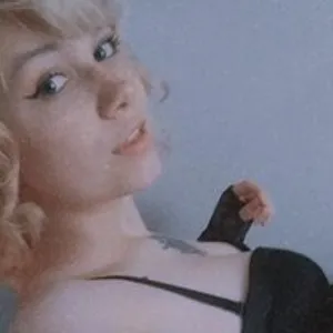 AlisaHoney from bongacams