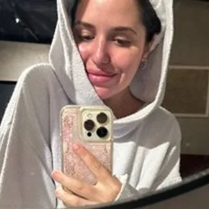 AlisaLilDragon from bongacams