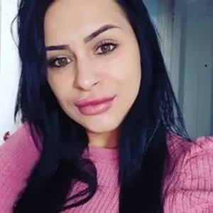 Allecra from bongacams