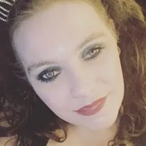 AllieSiinz from bongacams