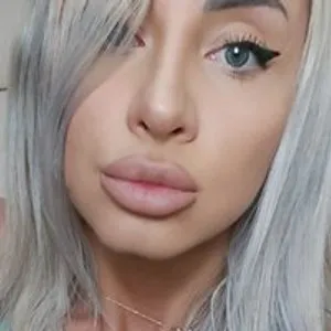 AriaAngelDoll from bongacams