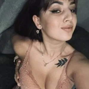 BeeDasha from bongacams