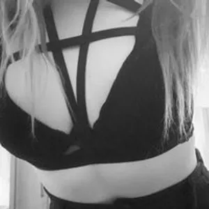 BlackBoom52 from bongacams