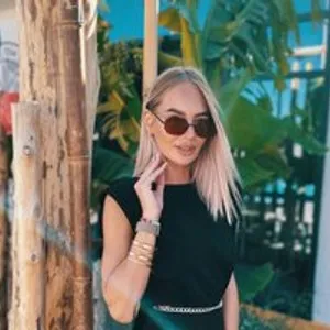 Blondemodel from bongacams