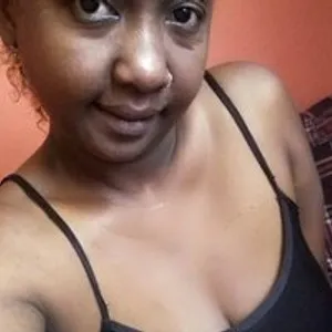 Bonivianah from bongacams