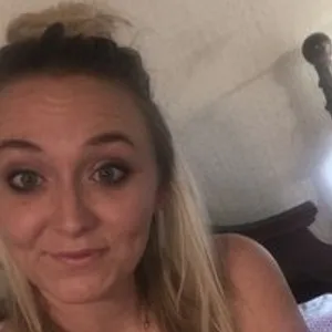 Bubblez199 from bongacams