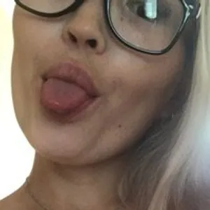 Businka8 from bongacams