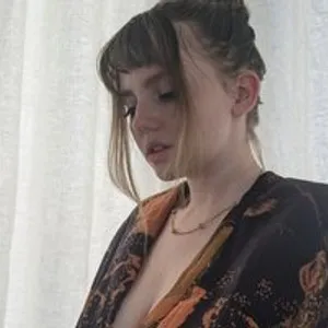 CaliPoppy91 from bongacams