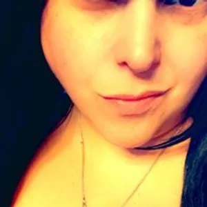 CannaQueenCara from bongacams