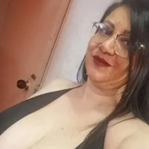 Cata-Mendez from bongacams