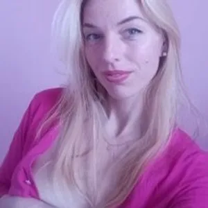 CrystalAmabel from bongacams