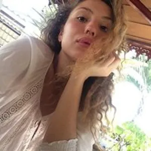 Curly-kissy from bongacams