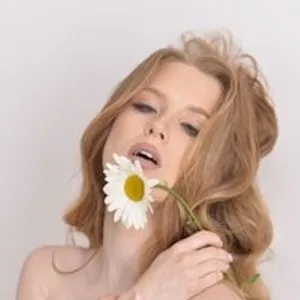 CuteWhiteFlower from bongacams