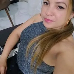 DANAHOTAPPLE from bongacams