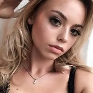 DiaMonika from bongacams