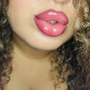 DiamondLips from bongacams