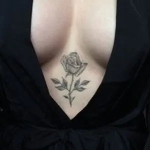 DieAntwoora from bongacams