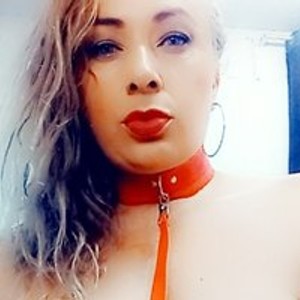 Cam girl EMILY-CURVY