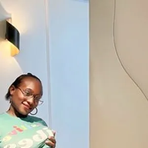 Ebonyteenhot from bongacams