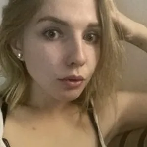 Elyushaohoho from bongacams