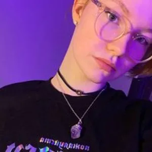 EmilyBr0wn from bongacams