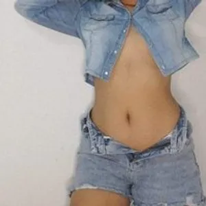 Emilybateee from bongacams