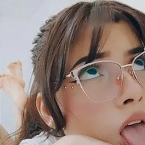 EmmaRobertss from bongacams