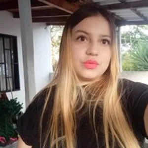 EmmaRouss from bongacams