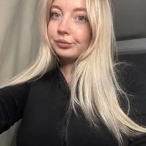 EmmySuiyugh from bongacams