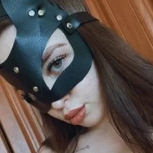 Esmiral from bongacams