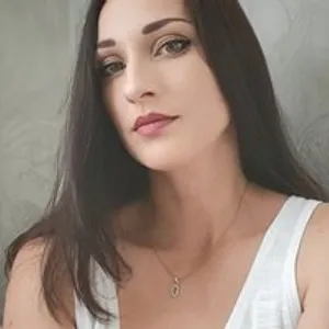 Essy-Lallie from bongacams