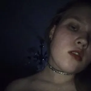 Essya from bongacams