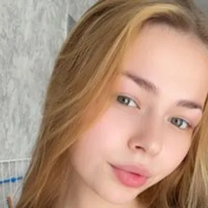 Evelina-xxxx from bongacams