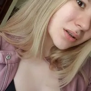 FoxMay from bongacams