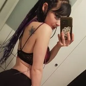 Freakykiki420 from bongacams