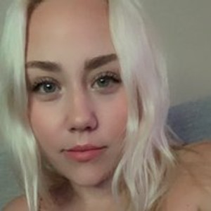 Camgirl is actually offline