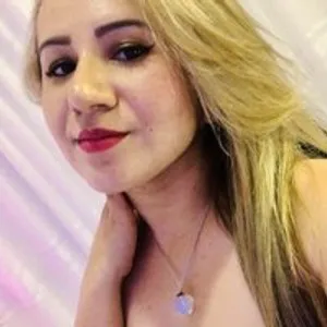 Im-Shantal from bongacams