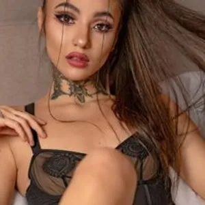 InkedGoldie from bongacams