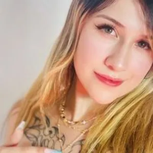 IsaaCute from bongacams