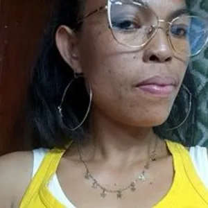 Isabelle2021 from bongacams