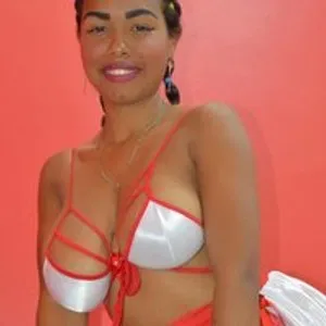 Janet-Naila from bongacams