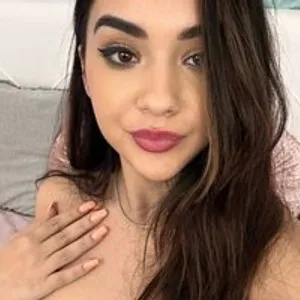 JulieJohnes from bongacams