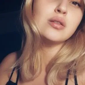 KarinaOh from bongacams