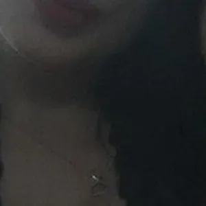 Karirom from bongacams