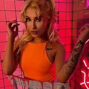 KarolinaMilk from bongacams